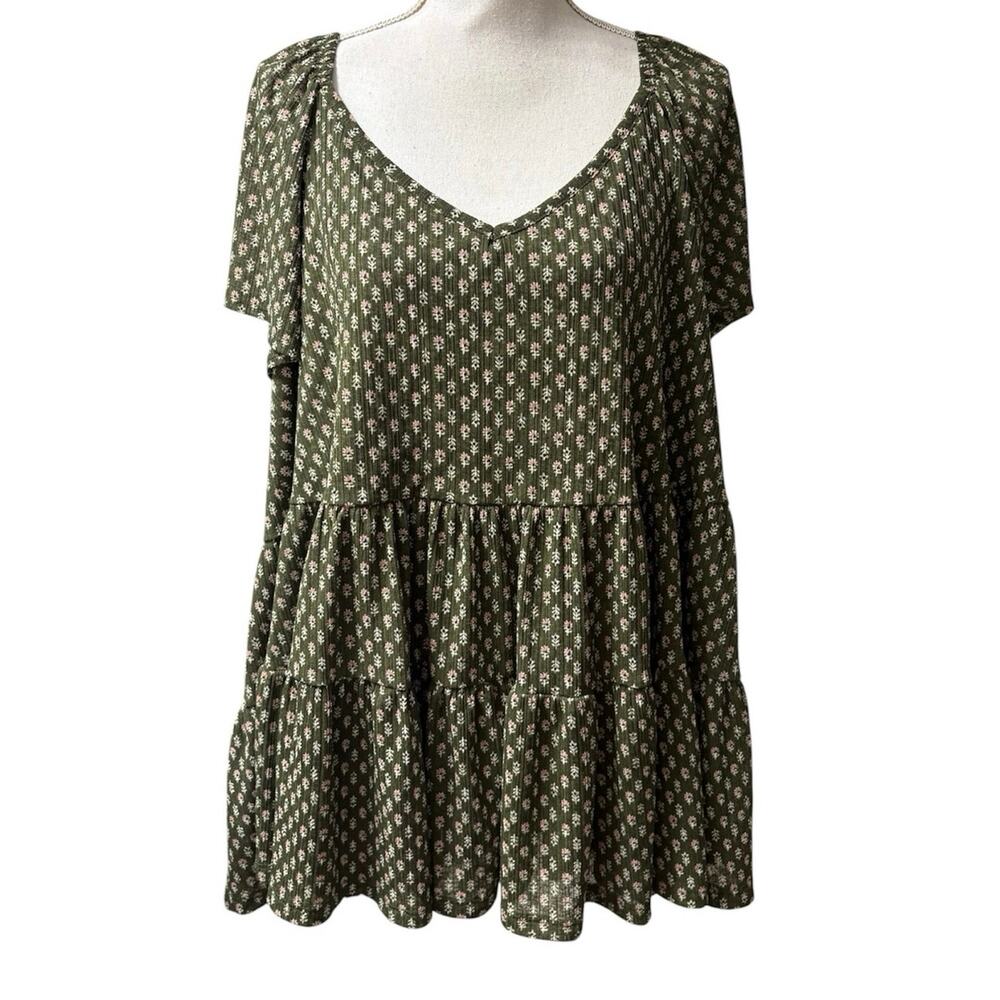 Torrid Women's Size 3 3X(22/24) Green Floral Open Neck Blouse Top Tiered BOHO